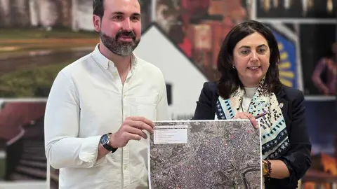 Antonio Ameijide y Elena Candia, en la presentaci&oacute;n de los aparcamientos disuasorios de Lugo
