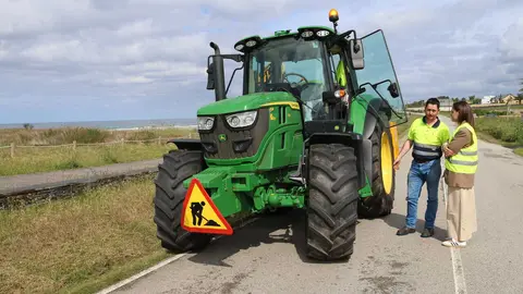Desbroces en carreteras, tractor
