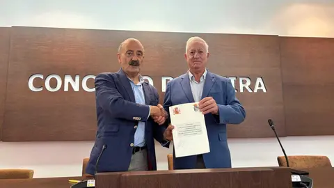 La CHMS y el Concello de Meira firmaron el convenio para mejorar el saneamiento y la depuradora del concello
