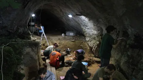 Investigaci&oacute;n realizada en Cova Eir&oacute;s por Hugo Bal, investigador de la USC