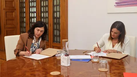 carmela y elena firma