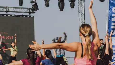 Clase de zumba. Fuente: Kate Trysh.