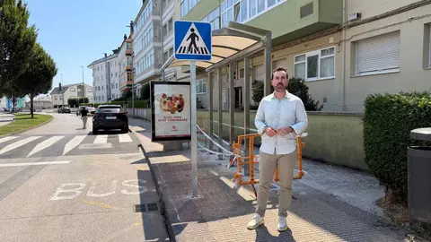 Antonio Ameijide, en la marquesina de la Avenida de Magoi