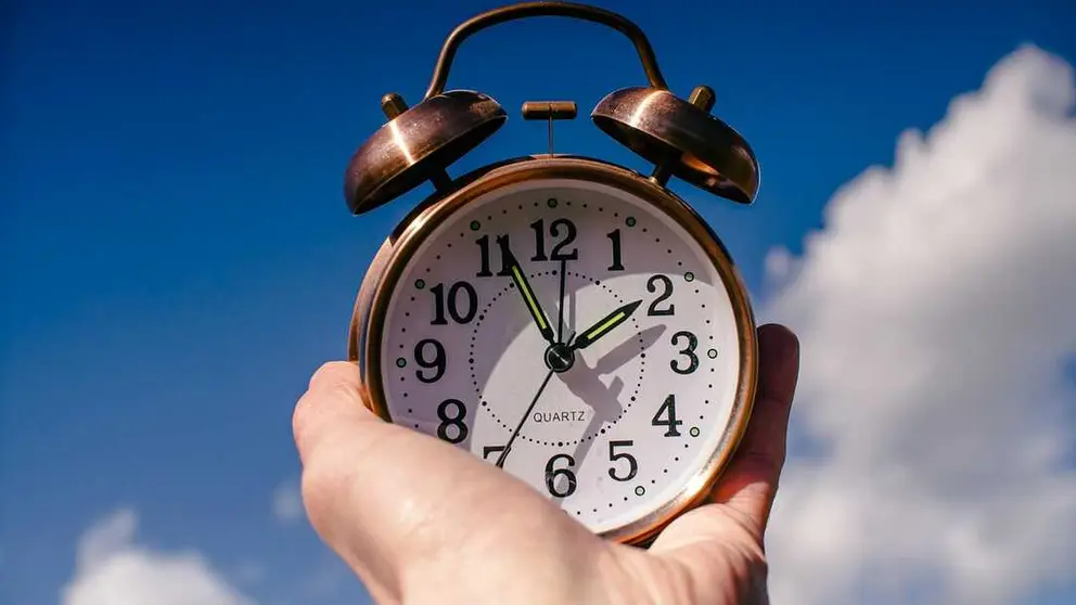 alarma cambio de hora