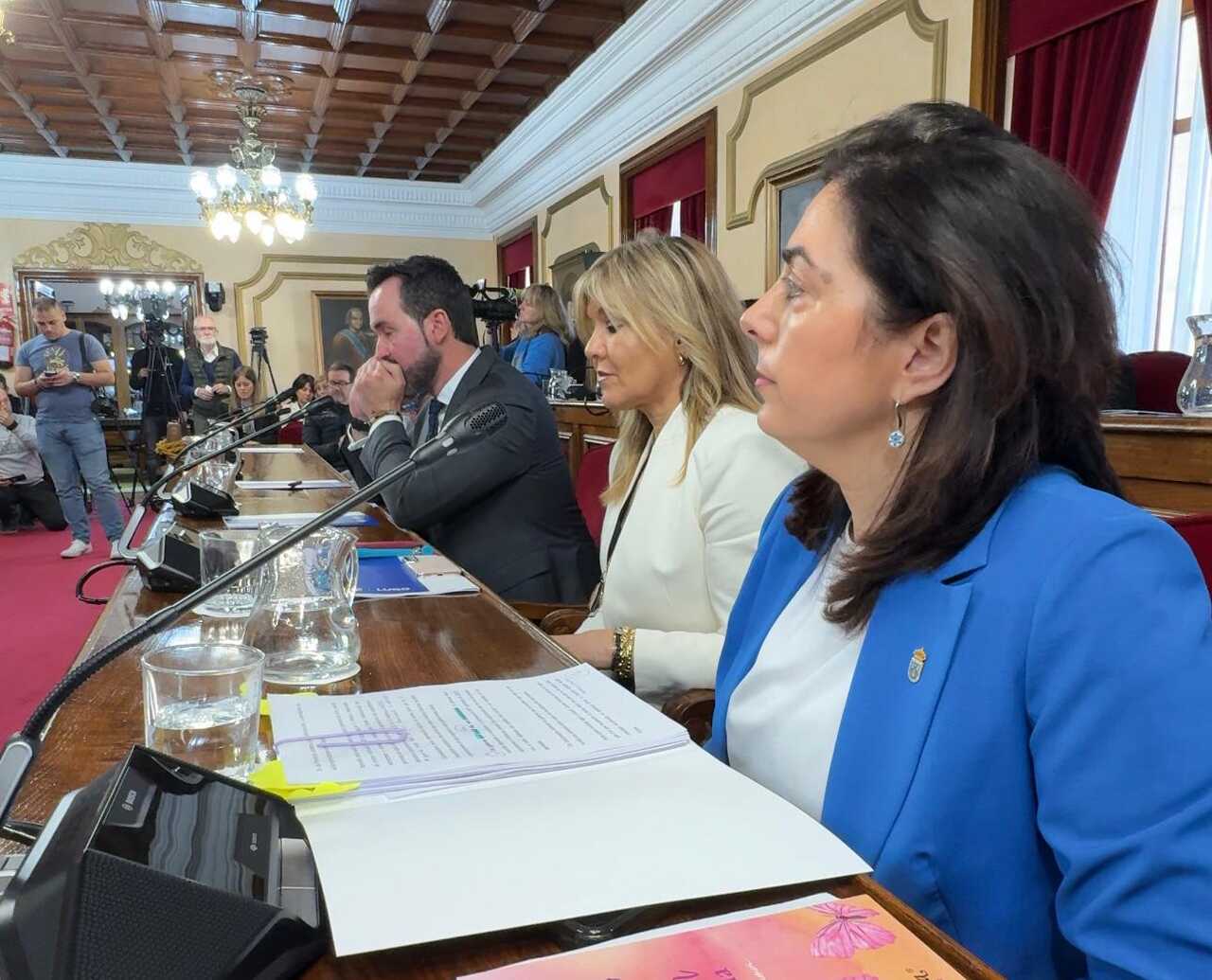 Elena Candia, sentada en su puesto. Pradero