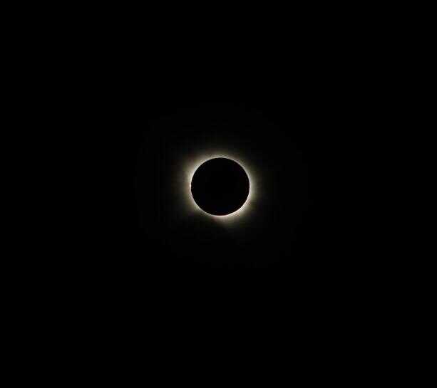 FOTO 4 Guitiriz reúne veciñanza e visitantes en Santa Mariña para vivir a eclipse solar
